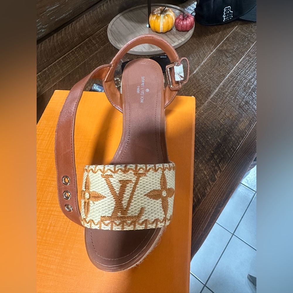 No brand strappy wedges!